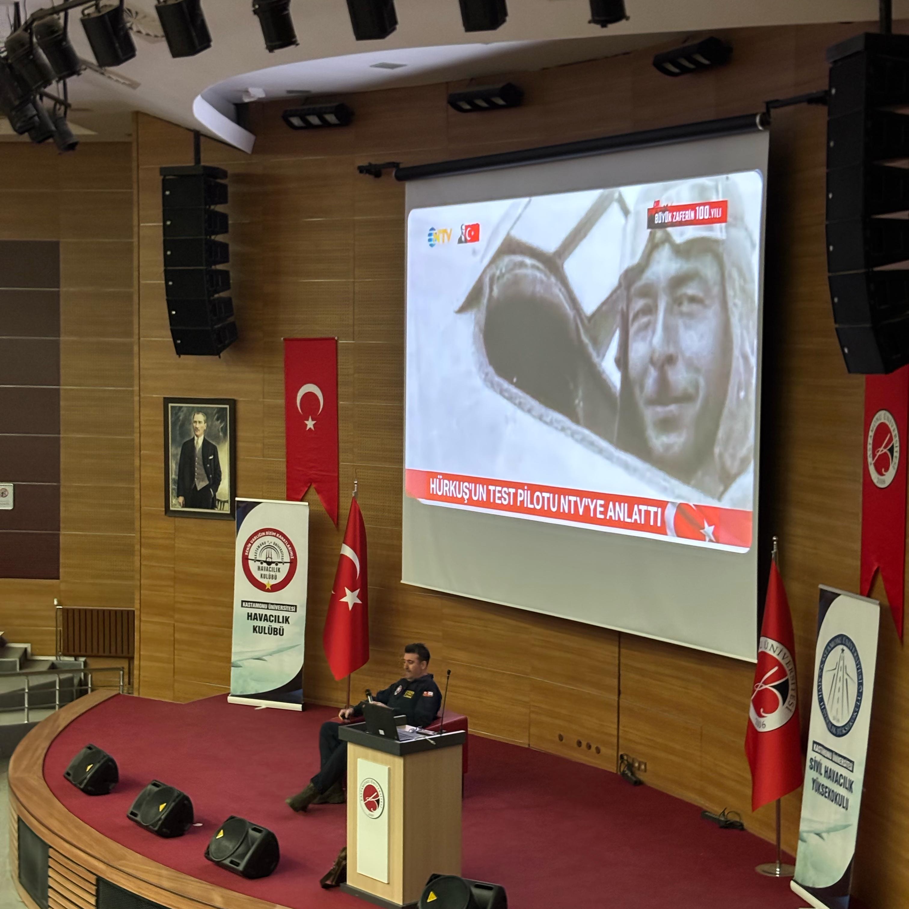Türkiye’nin ilk deneyimsel test pilotu AVI-X konferansında öğrencilerle buluştu.
